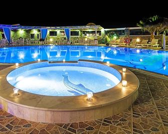 金太陽酒店 - 納克索斯島 - 游泳池