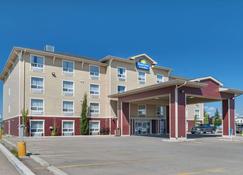 Days Inn & Suites by Wyndham Cochrane - Cochrane - Edificio
