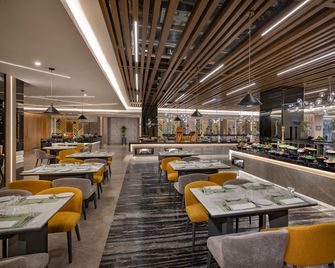 Holiday Inn & Suites Al Khobar By IHG - Al Khobar - Restaurace