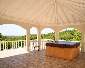 Retreat Guesthouse Luxury Suites - Falmouth - Balkon