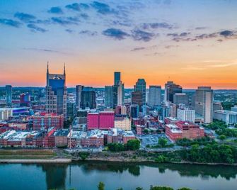 Yes Deer: Peaceful Cabin w/TV + Wi-Fi + Firepit | Pets! - Mount Juliet - Outdoors view