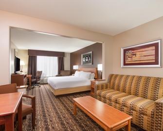 Holiday Inn Express & Suites Douglas - Douglas - Bedroom