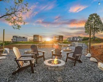 Sojourn Lodging - Sevierville - Patio