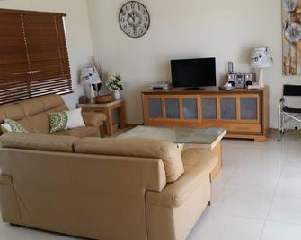 Seafront Unit 25 - Jurien Bay - Living room