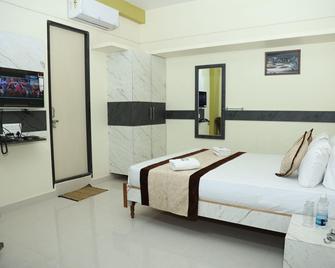 M R Residency Belagavi - Belgaum - Bedroom