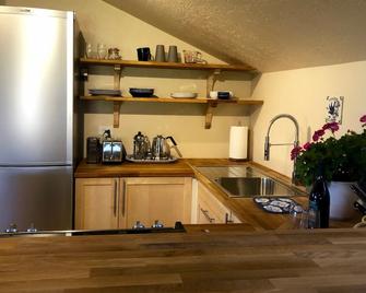 Owl's Nest : Views & Comfort 9 Miles From Durango Sanitized & High Speed Wi-Fi - Durango - Cocina