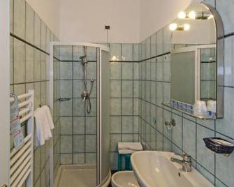 Hotel Villa Flores - Marina Di Pietrasanta - Baño