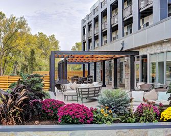 Courtyard by Marriott Appleton Riverfront - Appleton - Innenhof