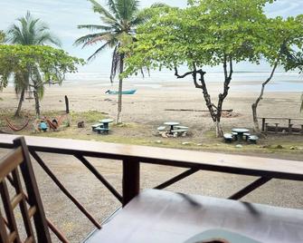 Beachfront Escape in Esterillos Centro - Pool, A/C, WiFi & Private Rooms - Bejuco - Пляж