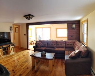 Cotton Lake Cabin - Breathtaking Views of Squam Lake and Mountain Range - Holderness - Huiskamer