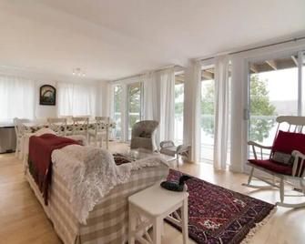 Pet-Friendly Lakefront Retreat w/ Hot Tub, Kayaks, Fire Pit, Pickleball & Games - Westport - Living room