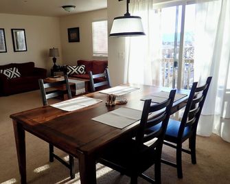 Victor Idaho 3rd floor condo , located between Grand Targhee & Jackson Hole. - Victor - Dining room