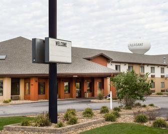 AmericInn by Wyndham Mount Pleasant - Mount Pleasant - Edificio