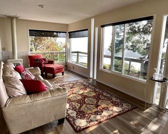 Mendocino Coast Cliffside Cottageshangri-La - Albion - Sala de estar