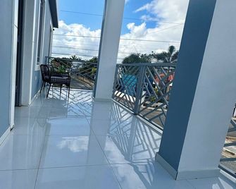 Cozy 2-bedroom apartment in serene Bonao Dominican Republic with AC - Bonao - Balcón