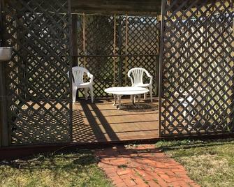 Fisherman's Retreat and Vacation Rental - Girard - Patio