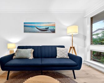 Bright 2-Bed Unit Near Scarborough Beach - Scarborough - Salon
