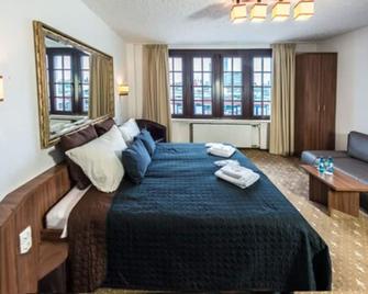 Hotel und Restaurant Löwenbräu Köln - Cologne - Bedroom