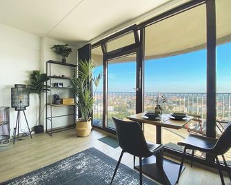 Studio an der Kongresshalle mit Blick über die Stadt - Augsburgo - Comedor