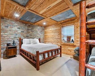 The Hobbit House, Fantasy comes Home! - Russellville - Bedroom