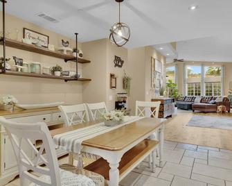The Ranch House at Rockin’ View Ranch-Luxury Hideaway with Pool, Spa & Animals! - El Cajon - Spisestue