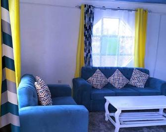 Lux Suites Chief Engineer Apartment Mwingi - Mwingi - Sala de estar