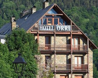 Husa Orri - Naut Aran - Edificio
