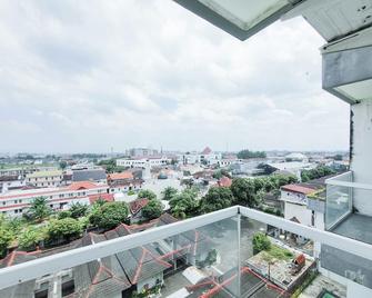 Warm and Cozy Studio at Vivo Apartment - Depok - Balkon