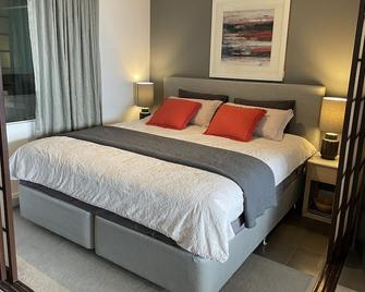Modern Luxurious with private parking on premises and fast internet - Melbourne - Bedroom