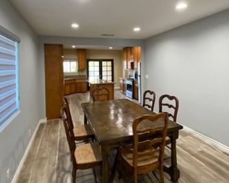 Gated property in panama city 3.5 bed 3 bath with furnisher and more - Los Angeles - Dining room