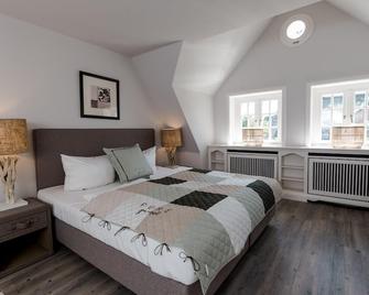 Somewhat hidden away, not far from the Morsum Wadden Sea, you will find this pretty - Sylt - Schlafzimmer