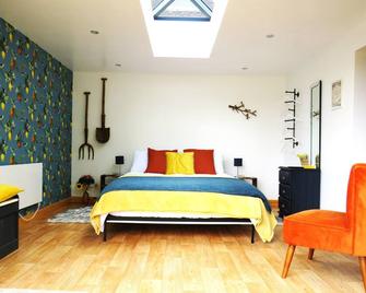 Private Garden Room - Rural Village - Stamford - Bedroom