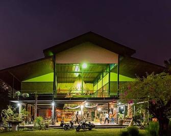 Steelloft Home Stay - Lamae - Edificio