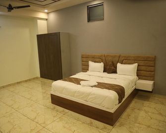 Hotel Crown Royal - Kota - Bedroom