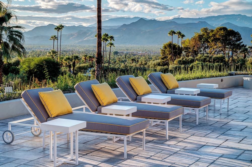 Architectural Digest Featured Estate Offers Movie Nights Under The Desert Stars! - Palm Springs - Patio