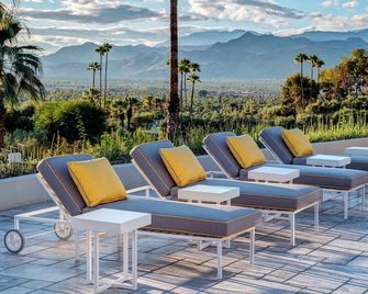 Architectural Digest Featured Estate Offers Movie Nights Under The Desert Stars! - Palm Springs - Patio