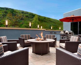 TownePlace Suites by Marriott Pittsburgh Airport/Robinson Township - Pittsburgh - Patio