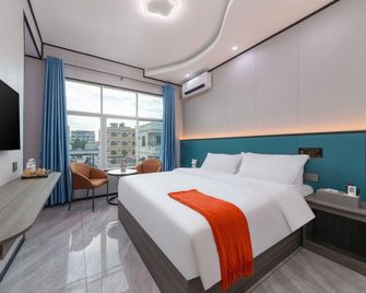 Maple House Hotel (Eastern High-Speed Railway Station Branch) - Dongfang - Bedroom