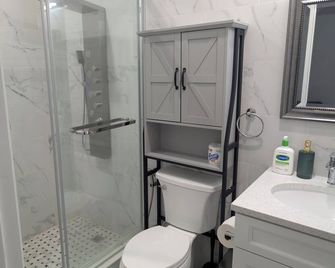 Modern Comfort - Minimal Style - Elmont