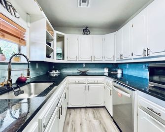 Walking distance from restaurants, shopping, entertainment, and Tinker AFB - Midwest City - Keuken