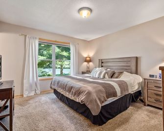 Lake Home, 5 min to Nisswa, Close to Paul Bunyan State Trail! Near shops & golf! - Pequot Lakes - Habitación