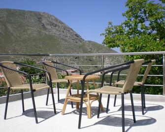 Just 15 Km from the city,6 from the port and 21 from the airport - Chania - Balcony
