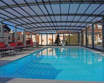 Spacious 4 Person Holiday Home near Chiemsee - Übersee - Basen