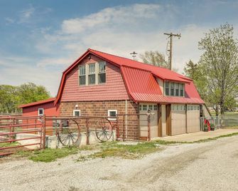 Beatrice Studio w/ Fire Pit: Near Golf! - Beatrice - Budova