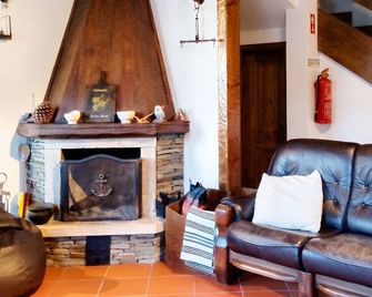 Villa With 4 Bedrooms in Vila Seca, With Wonderful Mountain View, Priv - Castro Daire - Sala de estar