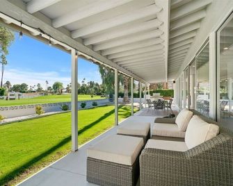 Roadrunner Retreat - Your Private Poolside Retreat Awaits - Palm Springs - Patio