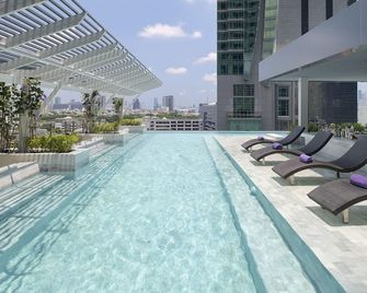 فندق مود ساثورن - بانكوك - حوض السباحة