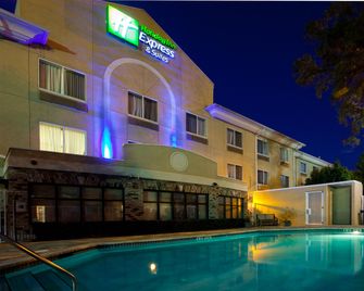 Holiday Inn Express & Suites Jacksonville - Blount Island By IHG - Jacksonville - Building
