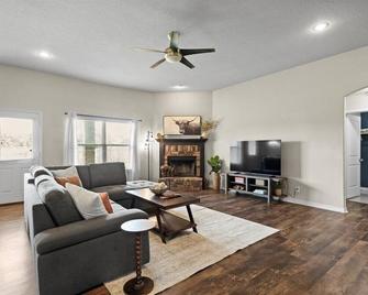 Comfortable 3BR Home in Salado - Salado - Huiskamer