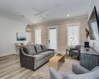 New!! Ob Cottage @ Tannin Private Beach Access! - Orange Beach - Living room